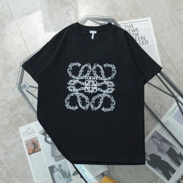 纯原臻品 顶级复刻 Loewe 罗意威新款龙纹立体刺绣logo休闲圆领短袖t恤 - 货号 67706 - 颜色 黑色 - Loewe罗意威创立于1846年的奢华